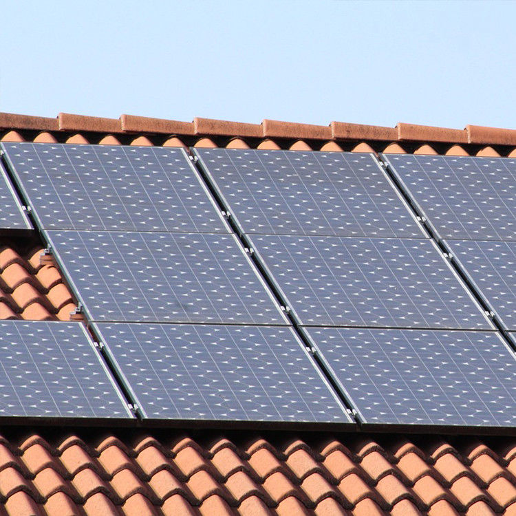 400-wattowy czarny panel słoneczny ze szklanym materiałem powierzchni i 12-letnią wydajnością